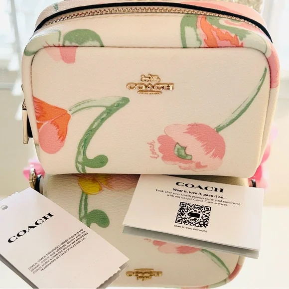 Coach Floral Small Boxy Cosmetic Case NWT - Picture 8 of 11